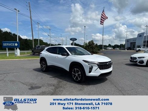 Used 2024 Chevrolet Trax RS w/ Driver Confidence Package FWD image 1