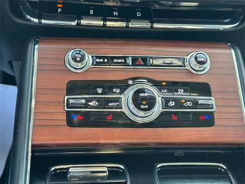 Used 2022 Lincoln Aviator Reserve image 25