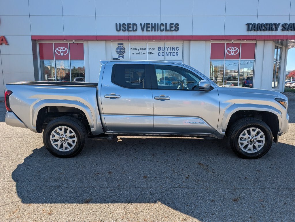 Certified 2025 Toyota Tacoma SR5 AWD/4WD image 8