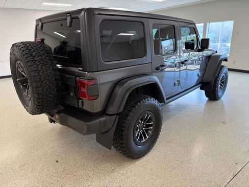 Used 2024 Jeep Wrangler Unlimited Rubicon w/ XTREMEE 35" Tire Package image 5