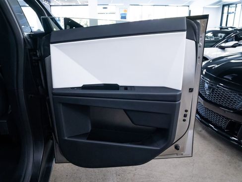 Used 2024 Tesla Cybertruck AWD Crew Cab image 20