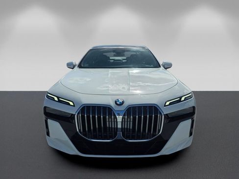 Certified 2023 BMW 760i xDrive AWD/4WD image 2