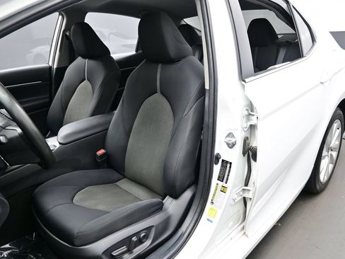 Used 2022 Toyota Camry LE FWD image 12
