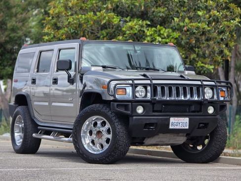 Used 2004 HUMMER H2 image 1