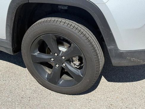 New 2025 Jeep Grand Cherokee Limited w/ Luxury Tech Group II image 10