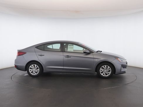 Used 2019 Hyundai Elantra SE w/ Cargo Package FWD image 18