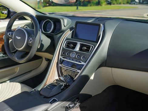 Used 2020 Aston Martin DB11 Volante image 34