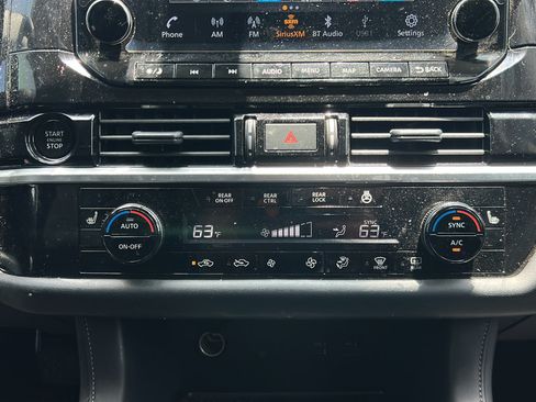 Used 2025 Nissan Pathfinder SL FWD image 24