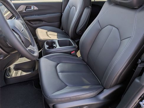 New 2026 Chrysler Pacifica Select AWD/4WD image 27