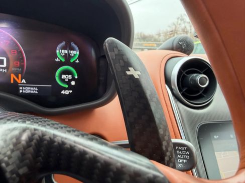 Used 2017 McLaren 570S image 33