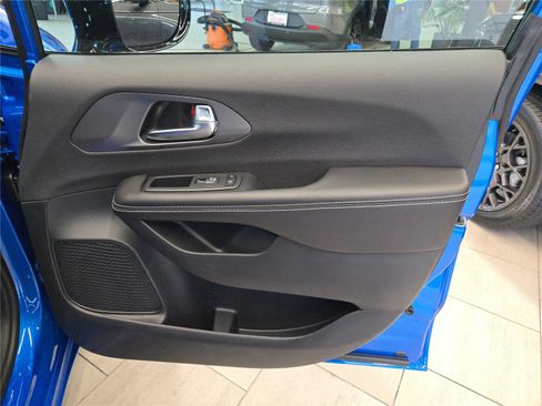 New 2026 Chrysler Pacifica Select w/ S Appearance Package image 4