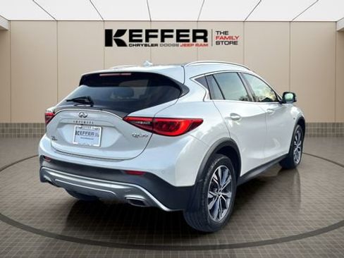 Used 2017 INFINITI QX30 Premium w/ Navigation Package image 5