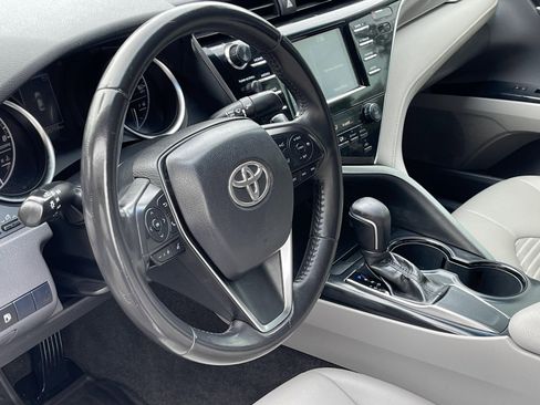 Used 2018 Toyota Camry SE image 11