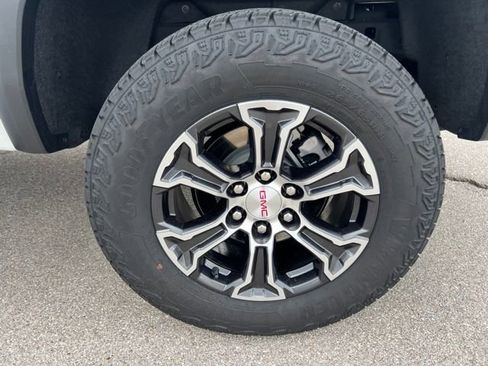 Used 2024 GMC Canyon AT4 w/ AT4 Premium Package image 10