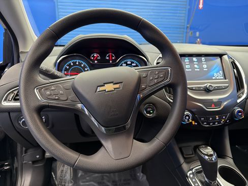 Used 2017 Chevrolet Cruze LT w/ Convenience Package image 14