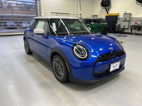 Certified 2025 MINI Cooper 2-Door Hardtop image 9