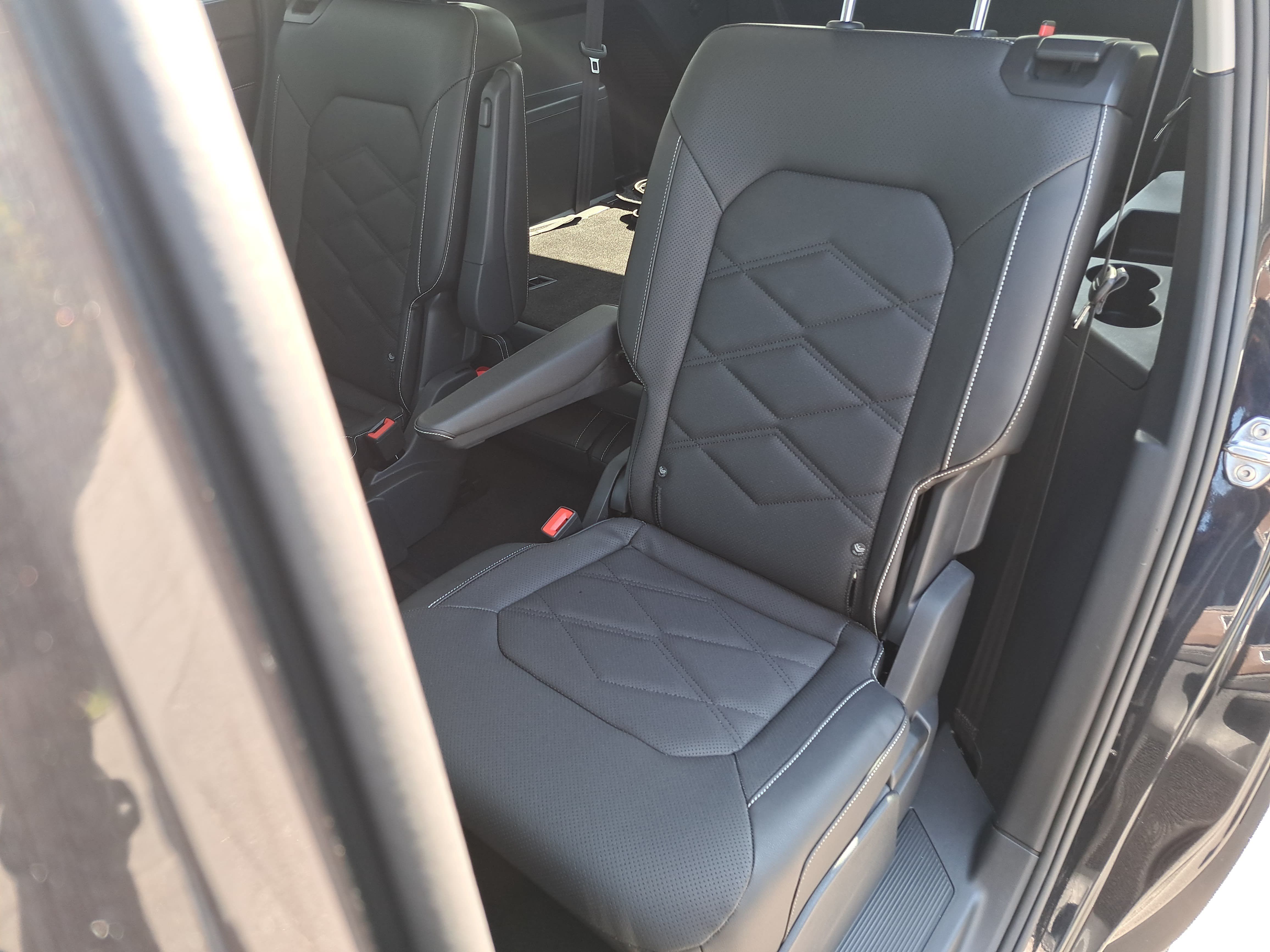 Used 2026 Volkswagen Atlas SE w/ Panoramic Sunroof Package FWD image 16