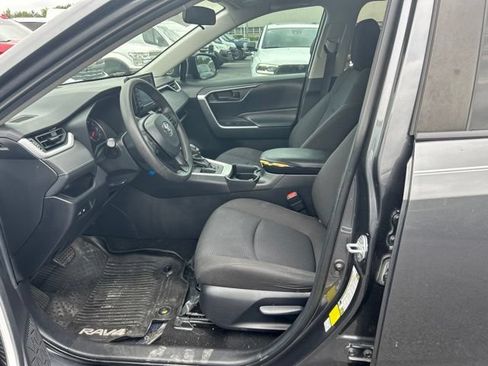 Used 2021 Toyota RAV4 LE FWD image 8