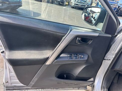 Used 2016 Toyota RAV4 LE image 12