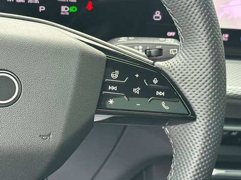 Used 2025 Audi SQ5 Prestige w/ Prestige Package image 25