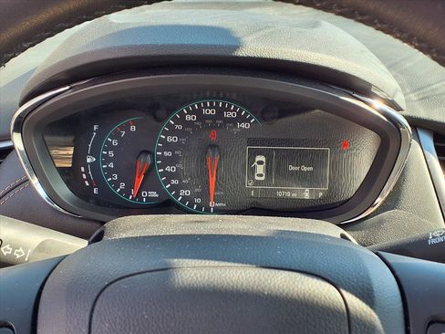 Used 2022 Chevrolet Trax LT w/ LT Convenience Package image 20