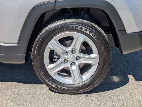 Used 2023 Jeep Compass Sport image 9