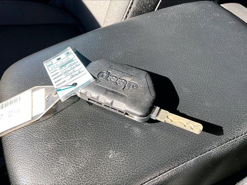 Used 2023 Jeep Gladiator Sport image 35