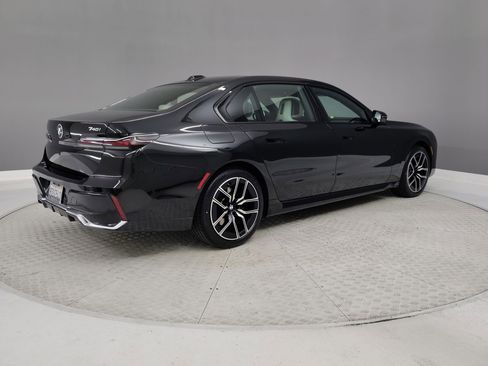 Certified 2023 BMW 740i image 6