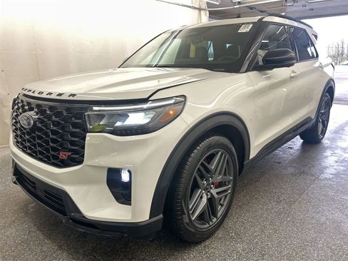 Certified 2025 Ford Explorer ST AWD/4WD image 2