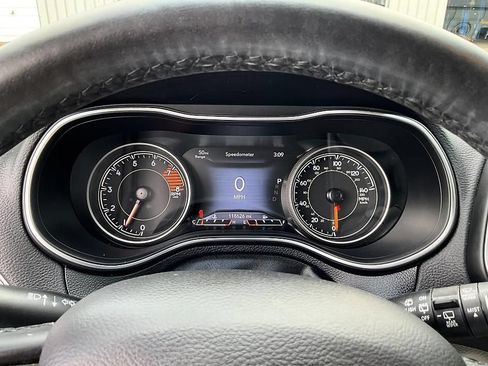 Used 2019 Jeep Cherokee Limited w/ Luxury Group AWD/4WD image 19