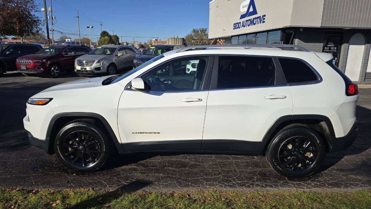Used 2016 Jeep Cherokee Latitude w/ Cold Weather Group AWD/4WD image 3