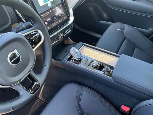 New 2025 Volvo XC90 B5 Plus image 20