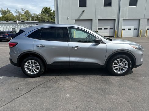 Used 2022 Ford Escape SE w/ Cold Weather Package image 2