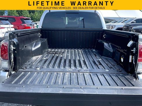 Used 2022 Toyota Tacoma TRD Sport AWD/4WD image 30