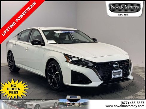 Used 2024 Nissan Altima 2.5 SR w/ SR Premium Package FWD image 1
