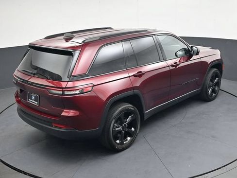 Used 2024 Jeep Grand Cherokee Altitude AWD/4WD image 23