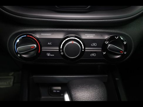 Used 2025 Kia Soul LX w/ LX Technology Package FWD image 24