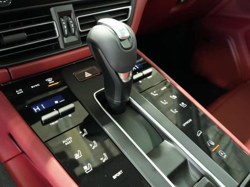 Certified 2026 Porsche Macan AWD/4WD image 24