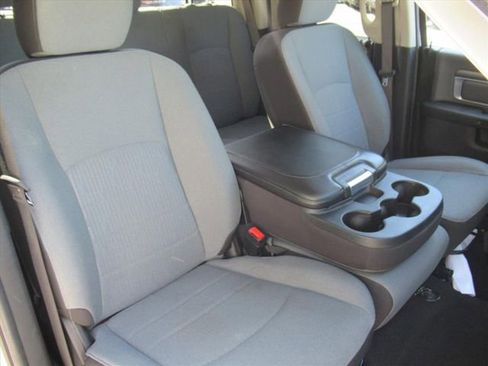 Used 2024 RAM 1500 Classic SLT image 9