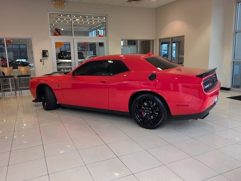 Used 2016 Dodge Challenger SRT Hellcat image 3