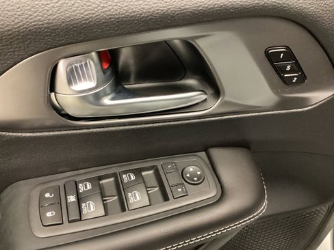 New 2026 Chrysler Pacifica Select AWD/4WD image 13
