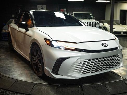 Used 2025 Toyota Camry XSE FWD image 5