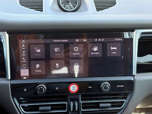 Used 2024 Porsche Macan image 31