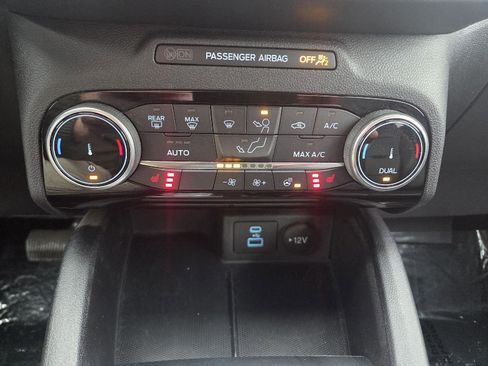 Used 2022 Ford Escape Titanium w/ Class II Trailer Tow Package image 21