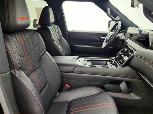 Used 2025 Nissan Armada PRO-4X AWD/4WD image 25