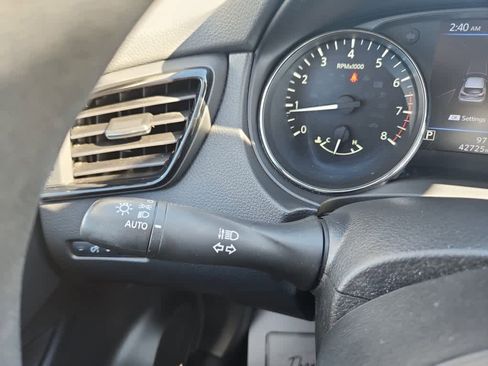 Used 2020 Nissan Rogue Sport SV image 32