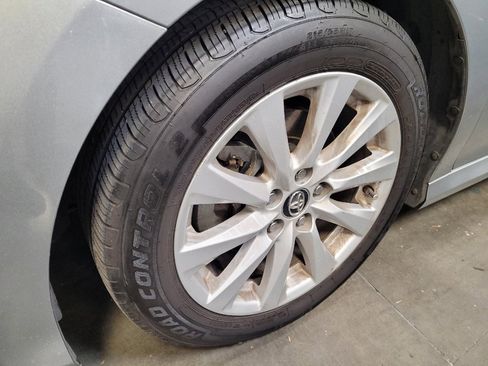 Used 2019 Toyota Camry LE image 31