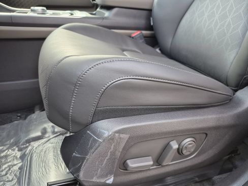 New 2026 Kia Carnival EX FWD image 11