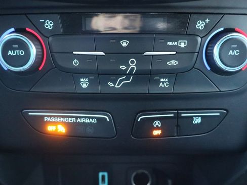 Used 2017 Ford Escape SE w/ Equipment Group 201A image 19