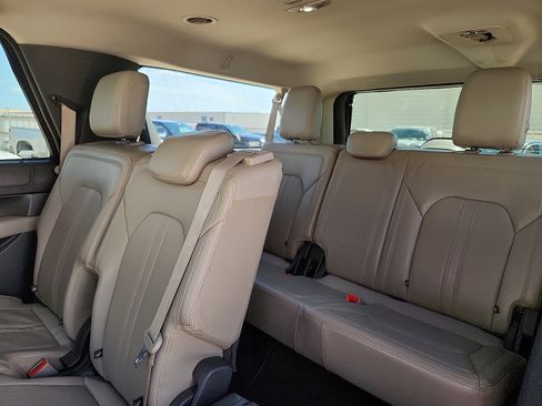 Used 2021 Ford Expedition Max Limited image 8